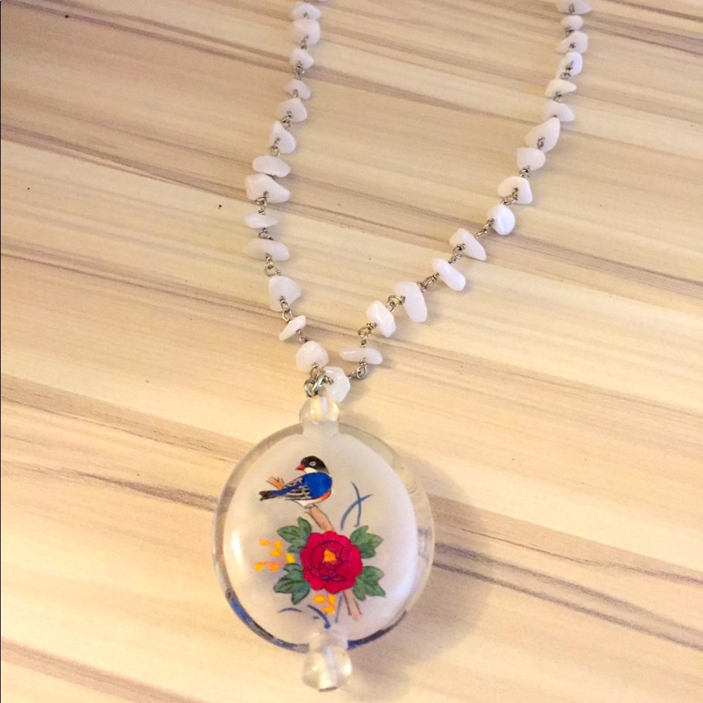 NWOT Reverse Painted Sparrow Pendant Necklace